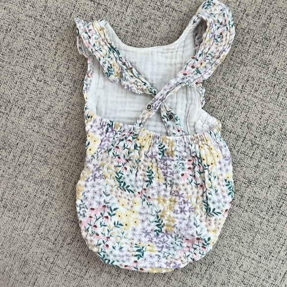 Angel Dear Floral Romper - Picture 2 of 3